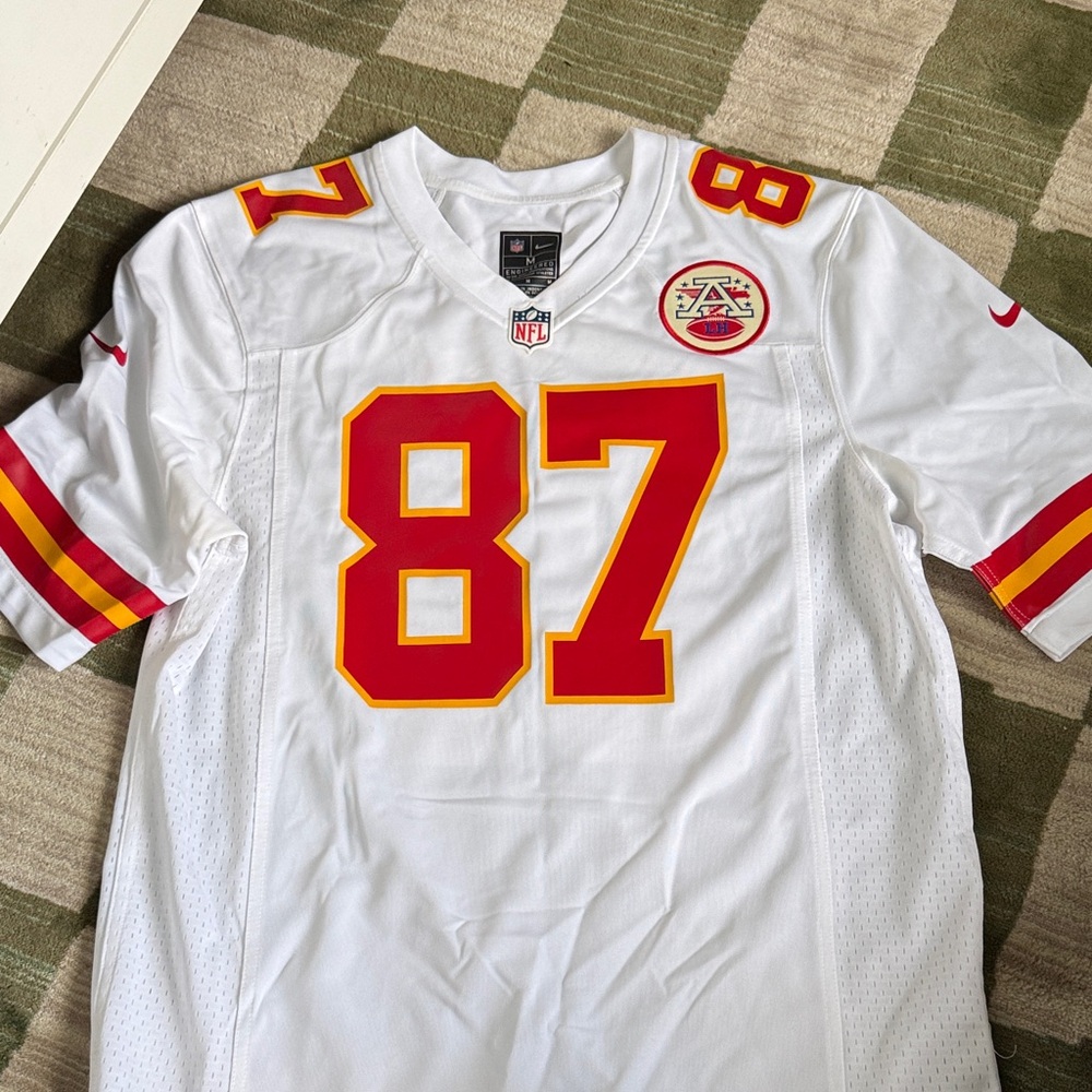 White Kelce CHIEFS men’s medium NFL Jersey with Red and Yellow 87